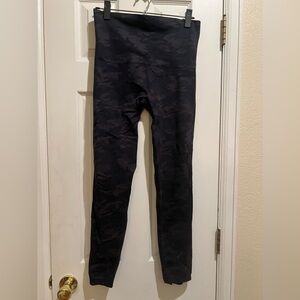 SPANX Camo Leggings Size XL